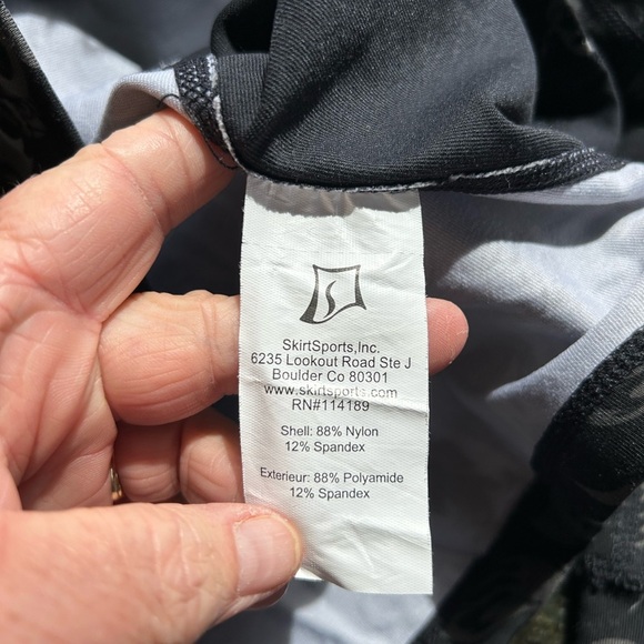 Skirt Sports 1/4 zip pullover athletic top. Thick. Designed in Boulder CO. EUC - Picture 9 of 11